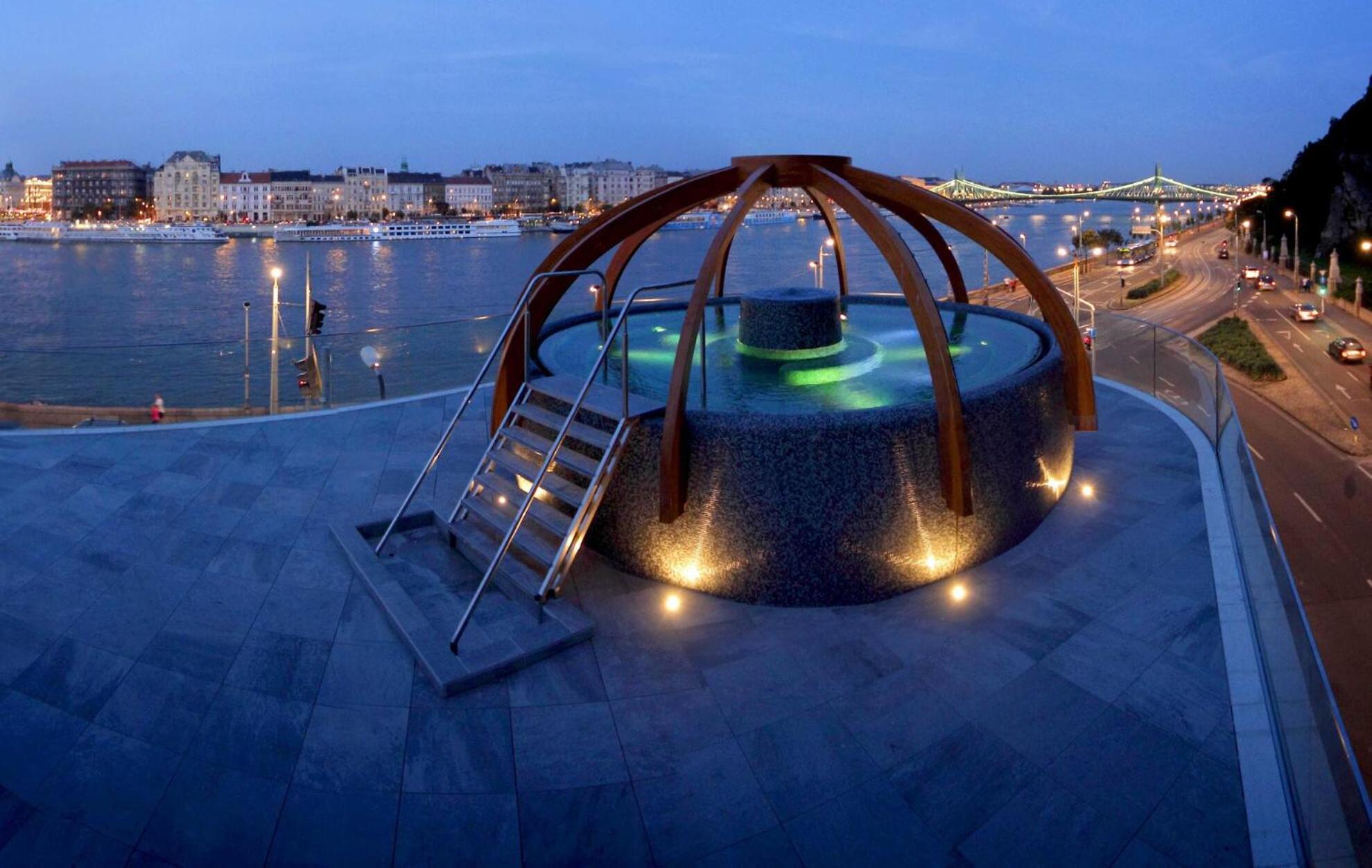 Casadeco Budapest Apt-Stunning New York Cafe View Buitenkant foto